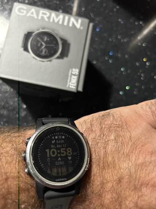 Часы Garmin fenix 5s