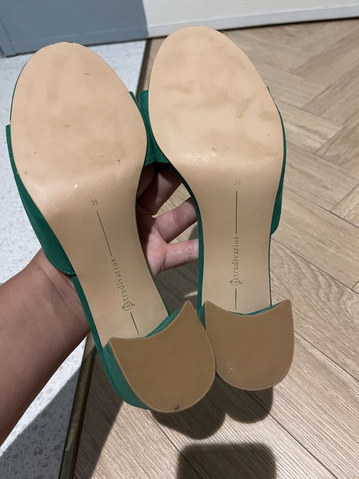 Зелени сандали Stradivarius