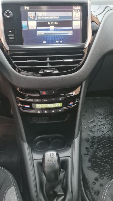 Se vinde Peugeot 208