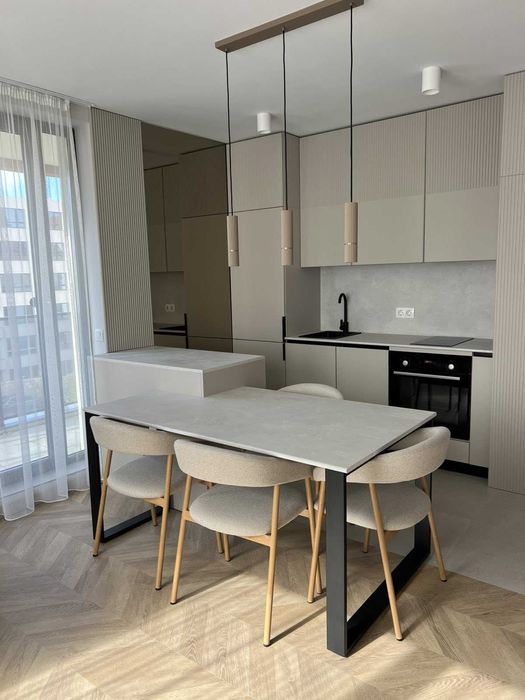 Дава се под наем Тристаен апартамент в София, Зона Б-18 - 90 кв.м за 1000 € - Снимка #1