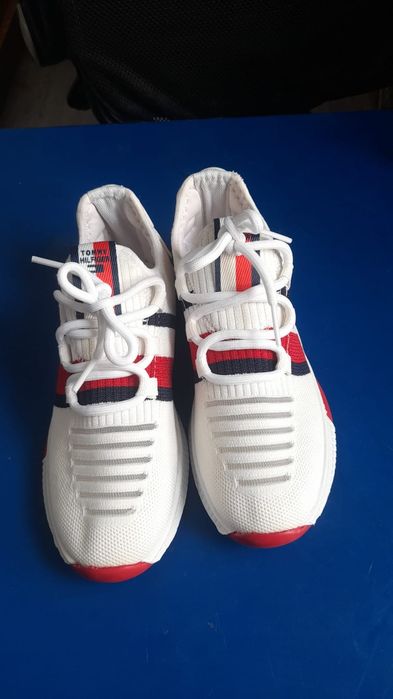 Adidasi albi cu rosu, mas. 34 Tommy Hilfiger,ușori și  confortabili