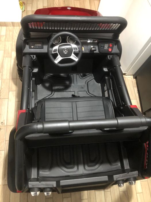 Vând masinuta electrica 4x4 Premier Mercedes Unimog