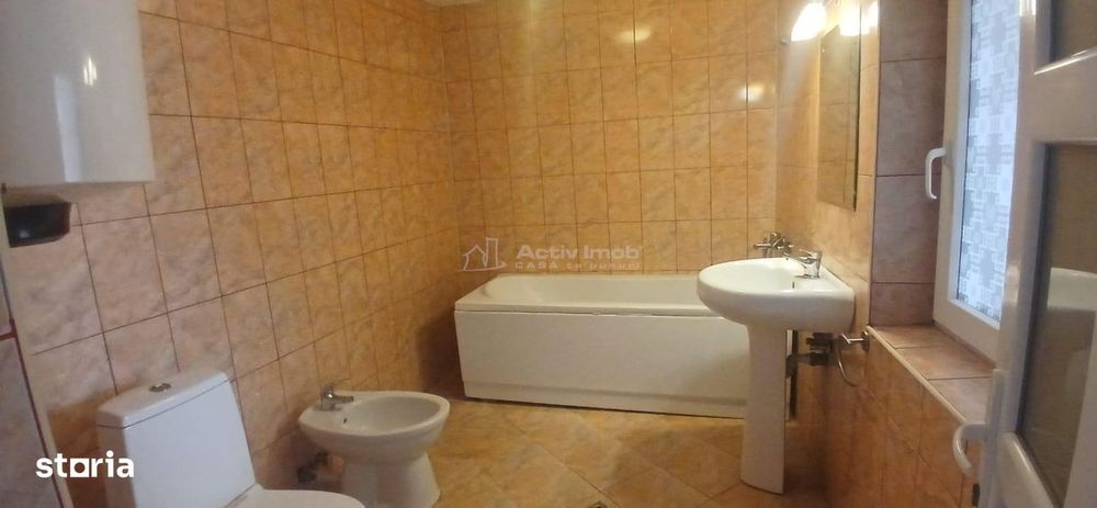 Casa 8 camere de vanzare Valea Voievozilor Targoviste 653mp teren