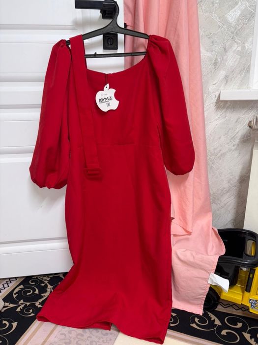 Платье и люлька детская