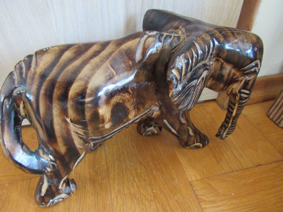 Слон -дървена фигура от махагон, Етиопия