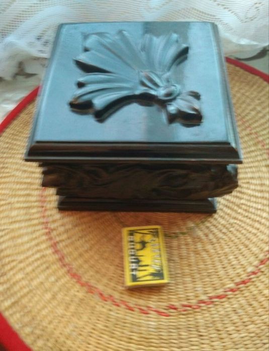 Шкатулка из дерева