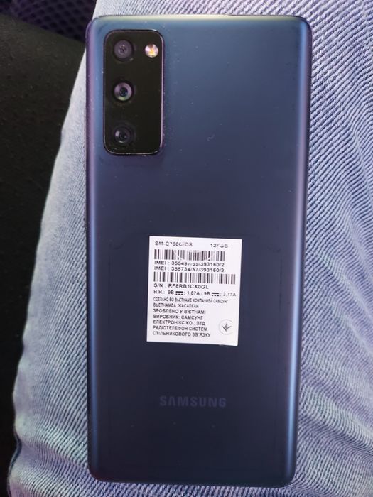Продам телефон Samsung galaxy s20 fe.