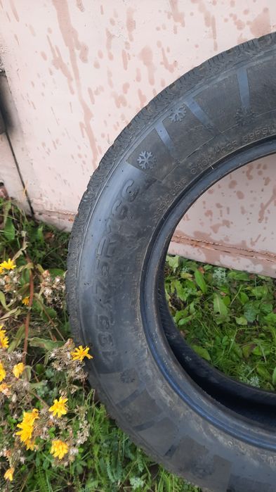 Продам шины зимние.