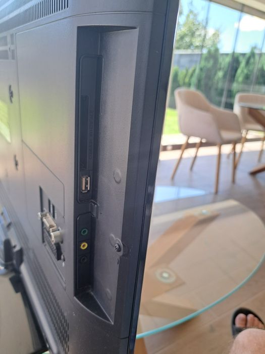 Телевизор 32 инча HITACHI - 120 лева !