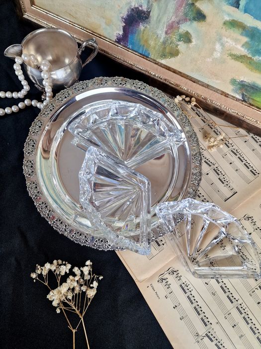 Кристален поднас