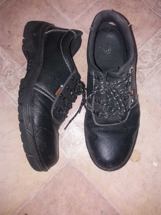 Работни обувки с висока защита