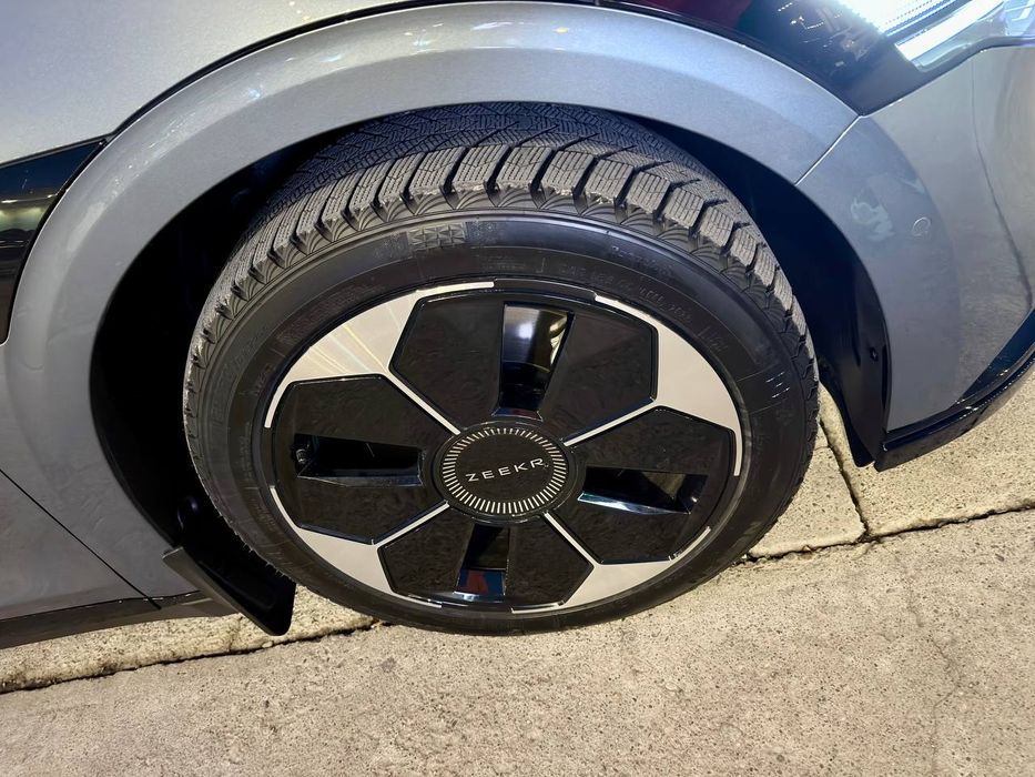 Апаратти папаси ZEEKR 007 Stargate