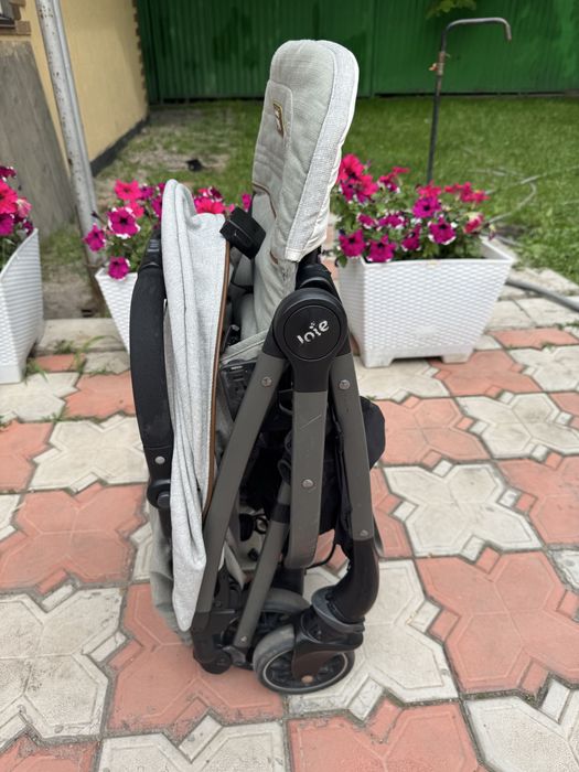 Коляска детская Joie