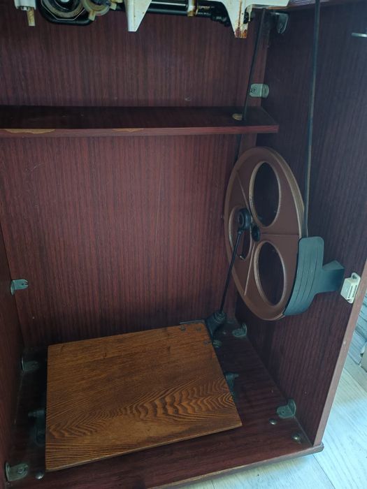 Швейная машинка ножная.