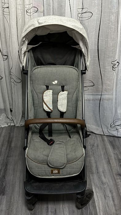 Прогулочная коляска Joie parsel в сером цвете