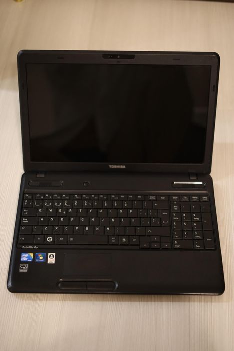 Laptop Toshiba satelite i3 4gb ram