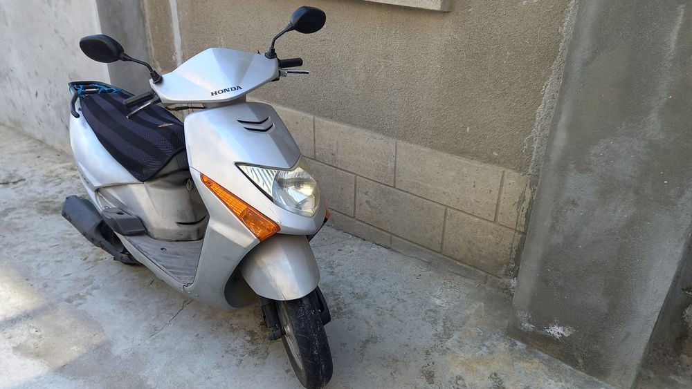 Honda scv 100 LEAD