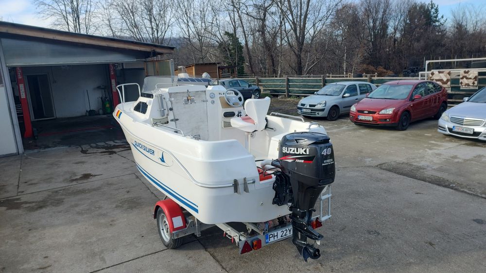 Quicksilver 450 Cabin
