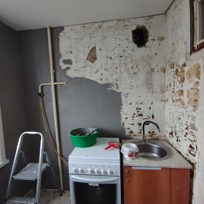 Поклейка обоев)))