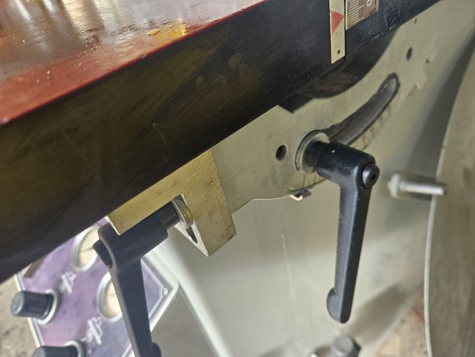 комплект кантираща и обрязваща машина,машините са монофазни,