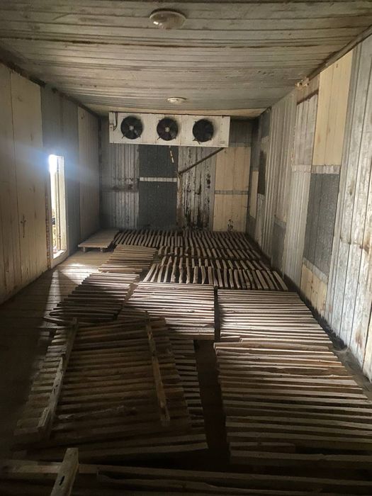 Xaladelnik  Muzlatgich jami 250 tonalik maxsulot saqlash uchun Arendag