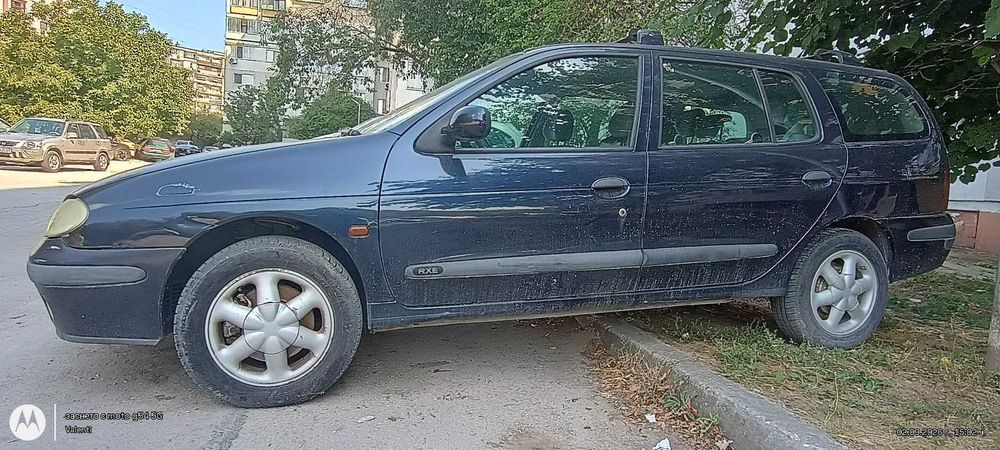 Продавам Рено меган гранд тур 2000г.