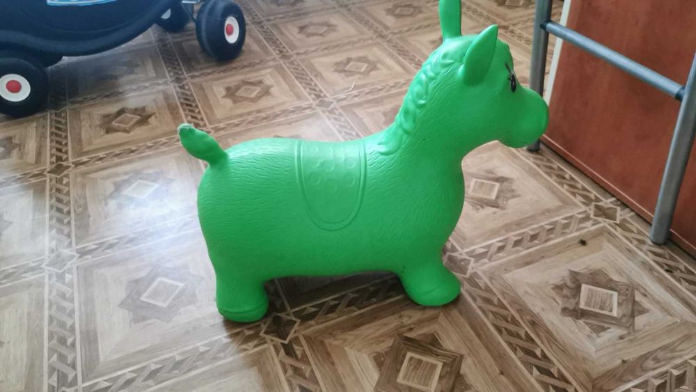 детски играчки и коли