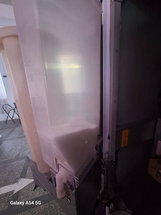 Вендинг машина Зануси Венеция с монетник