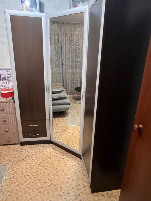 Продам  угловой  шифонер