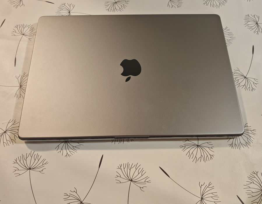 Macbook pro 16" M1 max 65g RAM hdd 2Tb