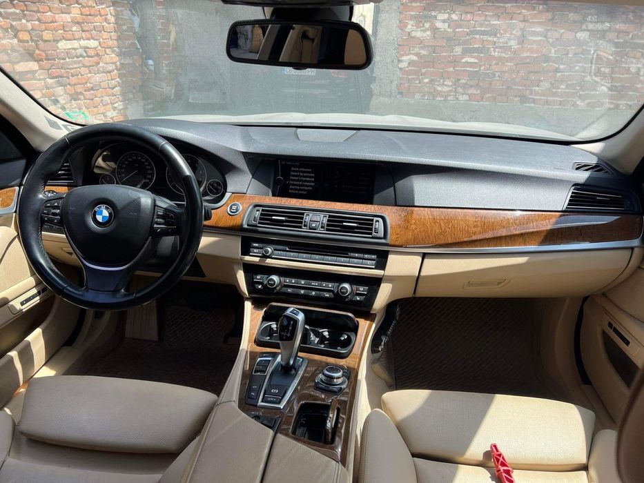 BMW F10 550i 2011г На Части