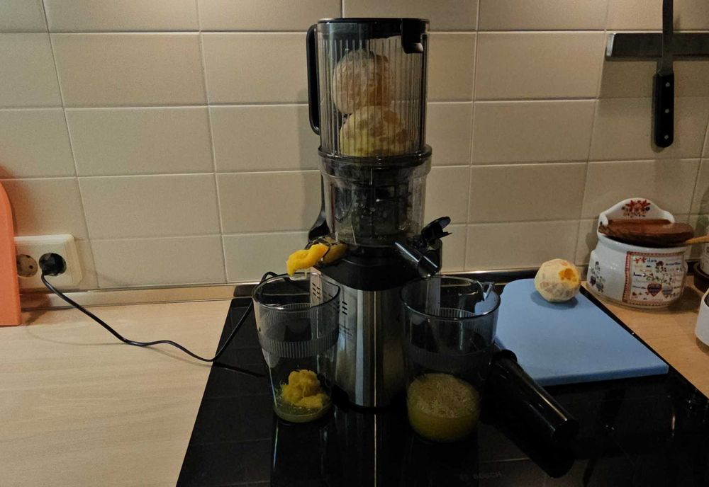 Продавам сокоизстисквачка AMZCHEF