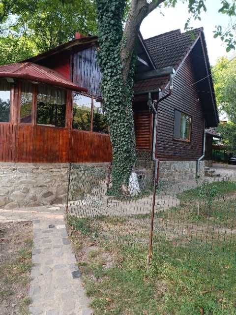 Vand proprietate pe malul raului Teleajen