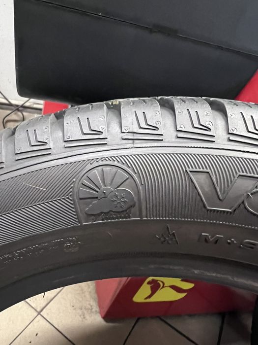 Зимни гуми 195/60 R16 2бр. Nexen  и 2бр. всесезонни гуми Good Year