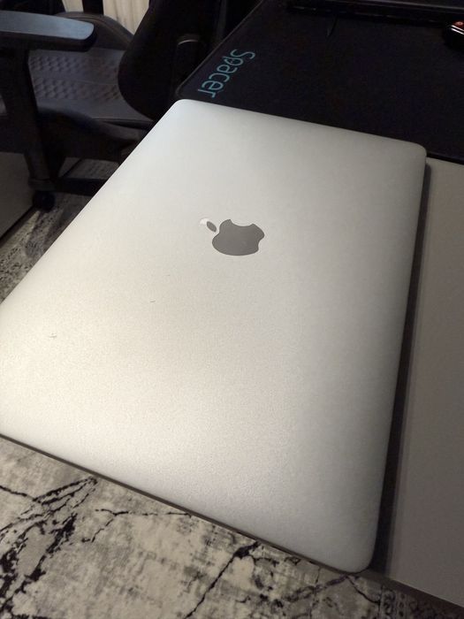 Apple Macbook Pro 13”, I5, 16Gb SSD 512, Touchbar