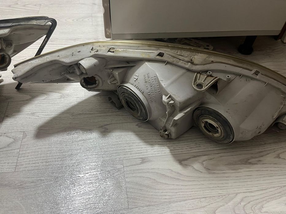 Продам передние фары