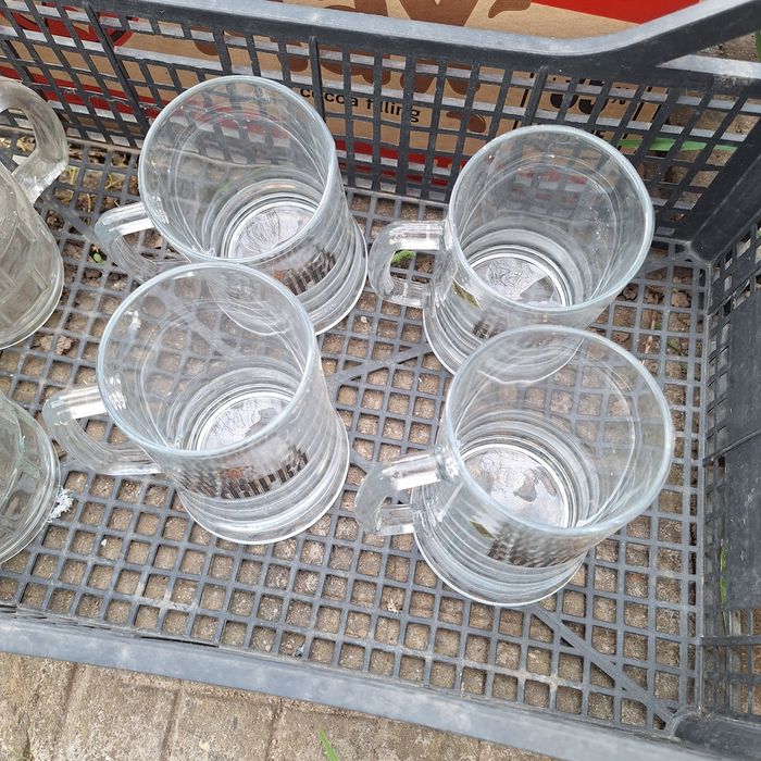 Халби чаши за бира чинии