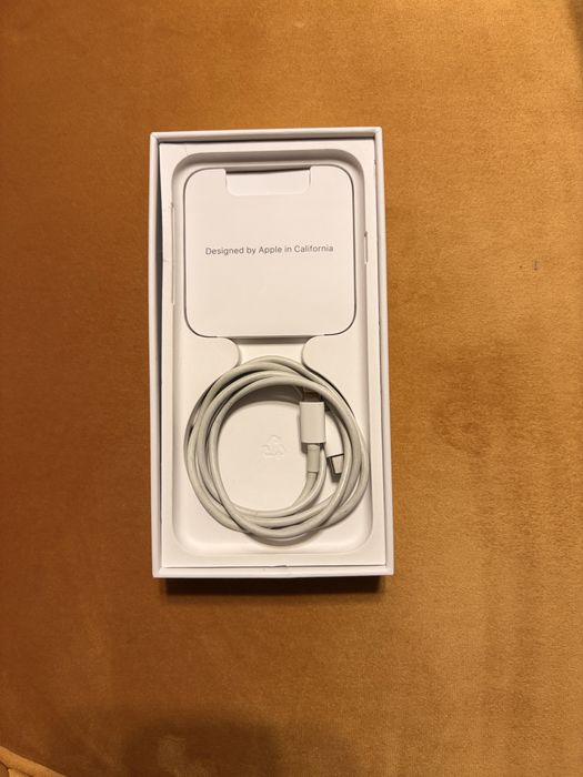 Iphone SE 2020, червен, 64 GB