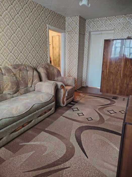 Продам 2хком квартиру район Янтаря.