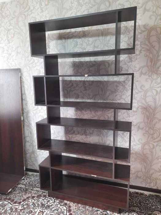 Продаётся шкаф-стеллаж и стол