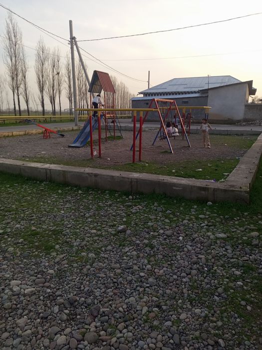 Тошкет шахрида  1 сотихи йер 11минг$ доллордан курук  йер сотилади