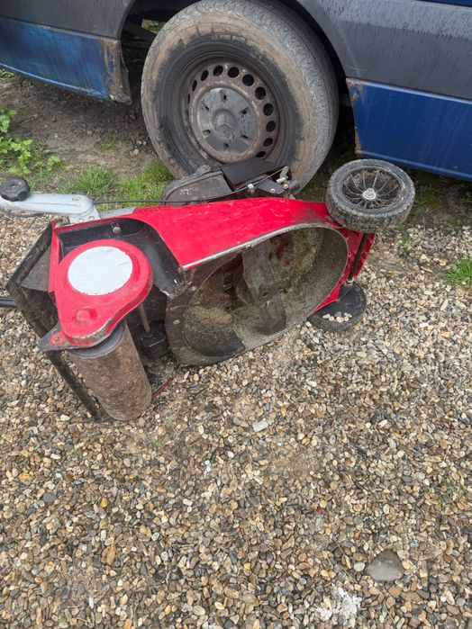 Masina tuns iarba pe benzina profesionala