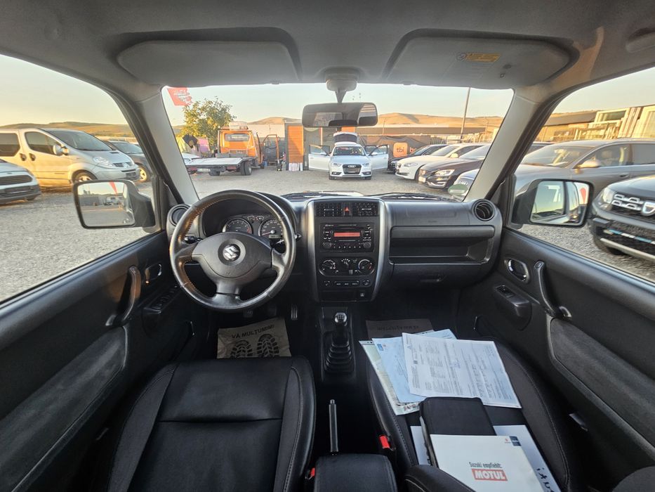 Suzuki JimnyStyle, 1.3 Benzina, 4x4    Piele  Pilot  Jante  Cârlig  Posibil Rate *