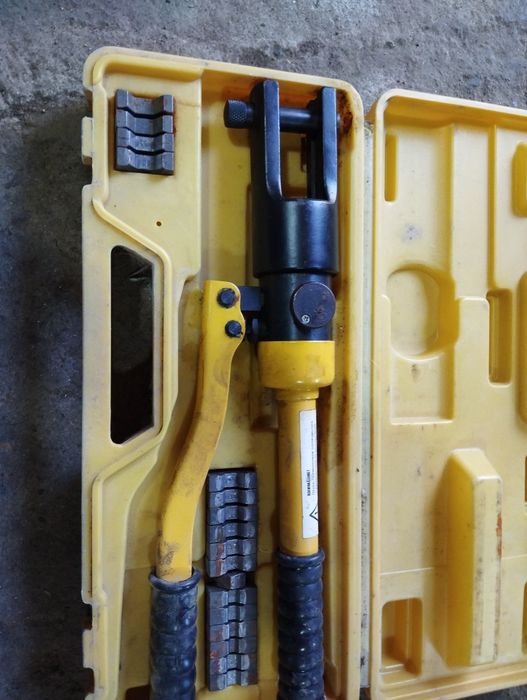 Гидравлическии пресс для обжима