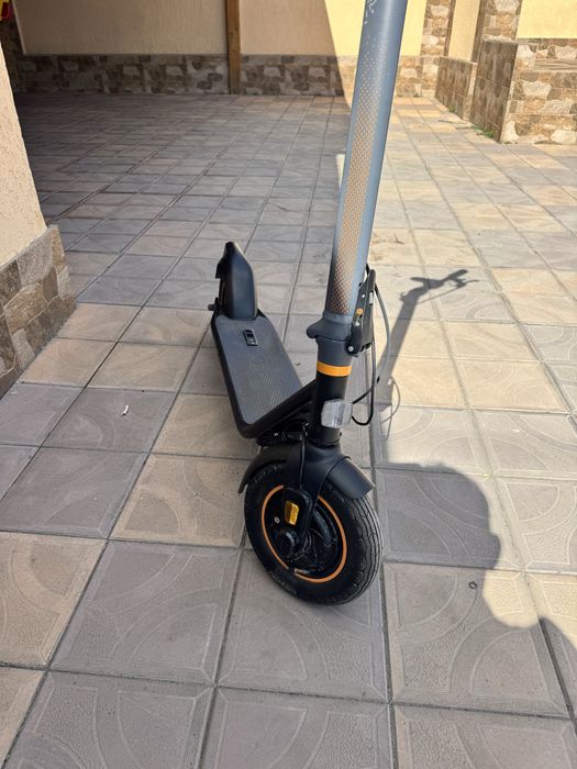 Vand trotineta electrica  in stare perfecta folosita foarte putin