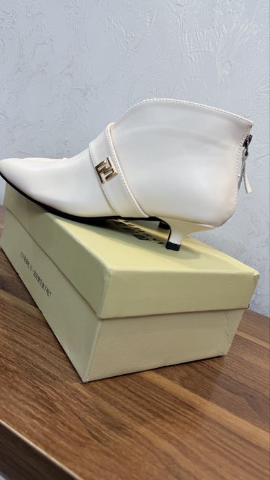 Женские ботильоны Fendi