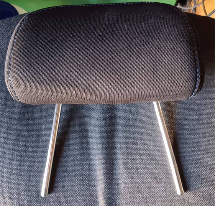 Продам подголовники 2 шт