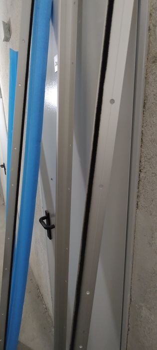 Дръжки за гардероб 250см