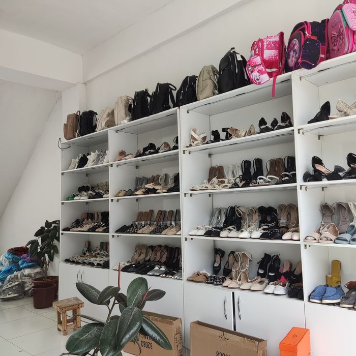 Srochniy Vitrina shkaf chiroqlari bn birga