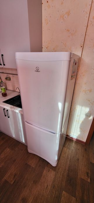 Холодильник Indesit